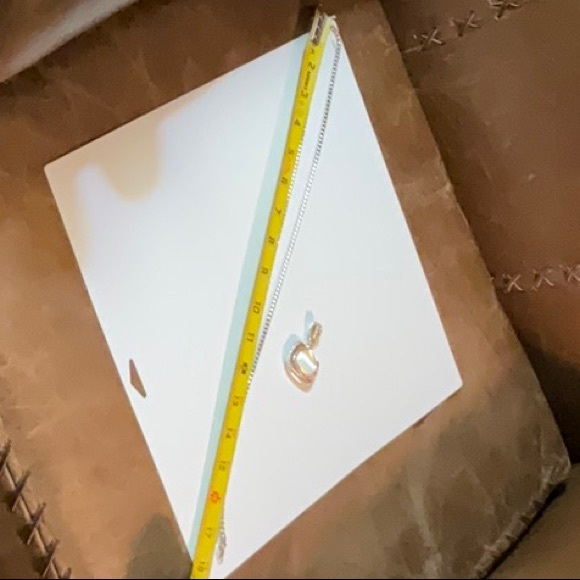 Avon SP Gold and Silver Tone Metal Pendant With Faux Mother of Pearl Long Chain - Picture 10 of 12